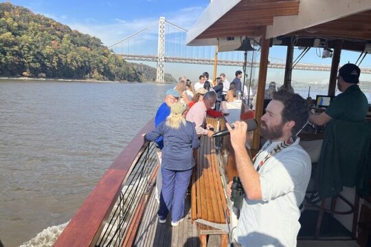 Grand Palisades Fall Foliage Cruise in New York