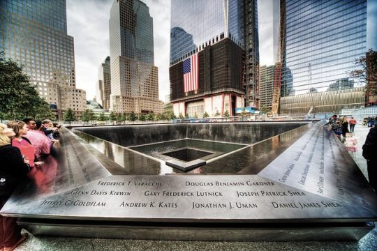 Lower Manhattan Guided Tour with Skip the Line 9/11 Museum Entry