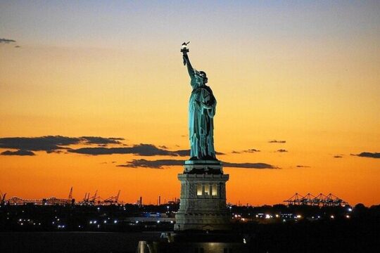 Statue of Liberty and Ellis Island Sunset Cruise in New York Shared Tour