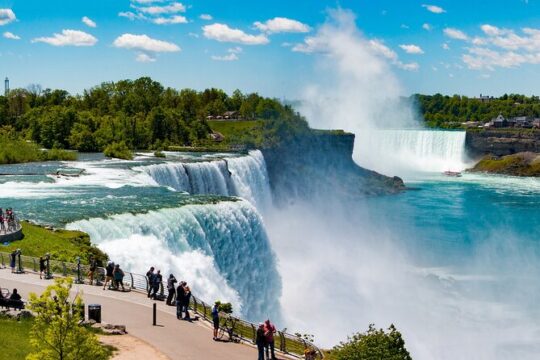 2-Day Niagara Falls and Outlet Shopping Tour from New York by Bus