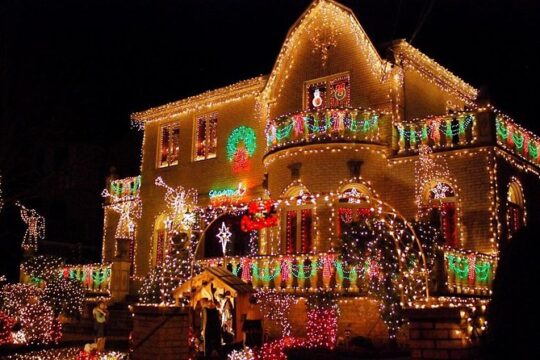 Dyker Heights Christmas Lights and Skyline View Bus Tour