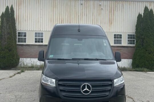 LGA/Manhattan Airport Transfer in Luxury Van-One Way Transfer.