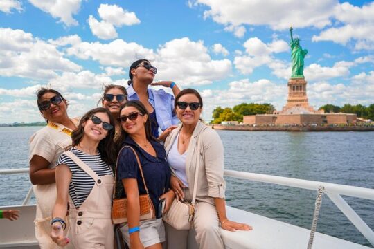 Statue of Liberty East River Cruise with Photos