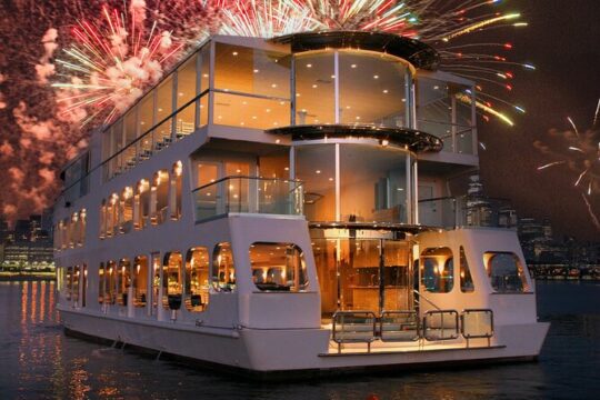 New Year's Eve Dinner Cruise with Music and Open Bar in NYC