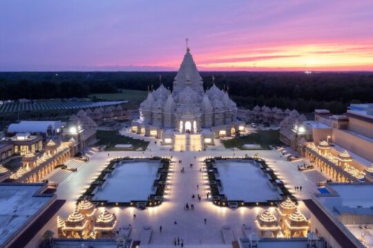 BAPS Shri Swaminarayan Mandir 1-Day Tour from New York