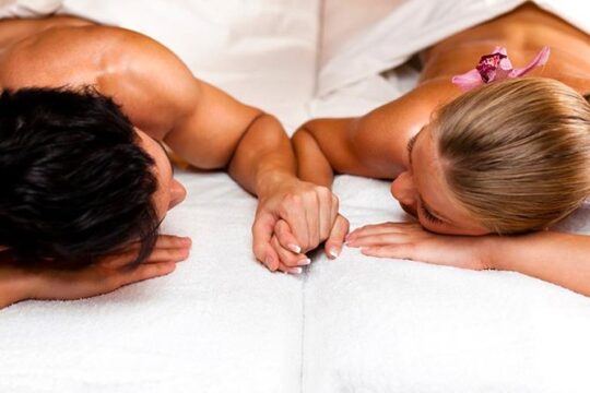 Valentines Day Couples Massage and Facial with Bottle of Champagne